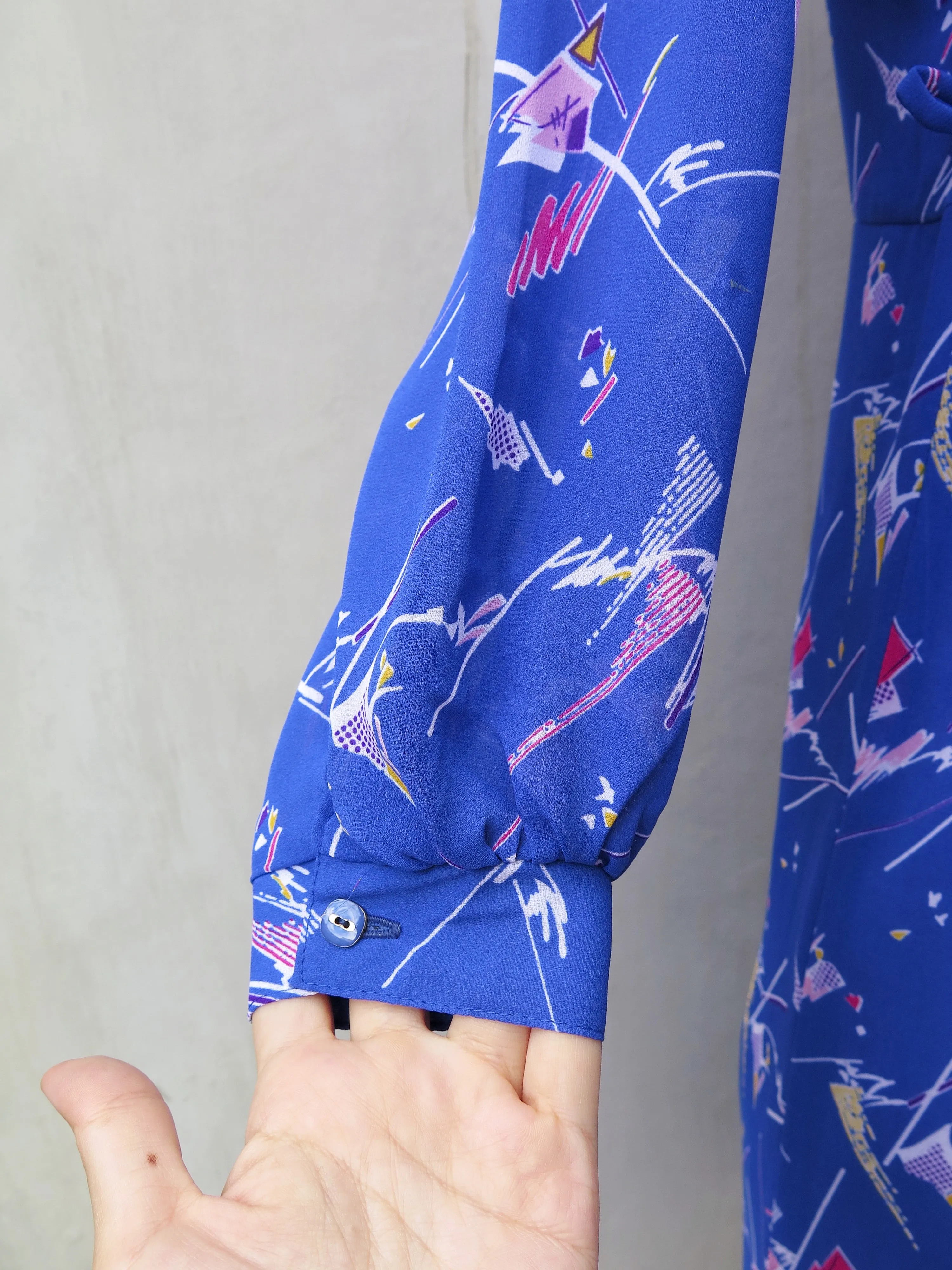 Iggy poppers | Vintage 1970s 1980d Blue abstract pop art funky print Long sleeve cobalt blue dress