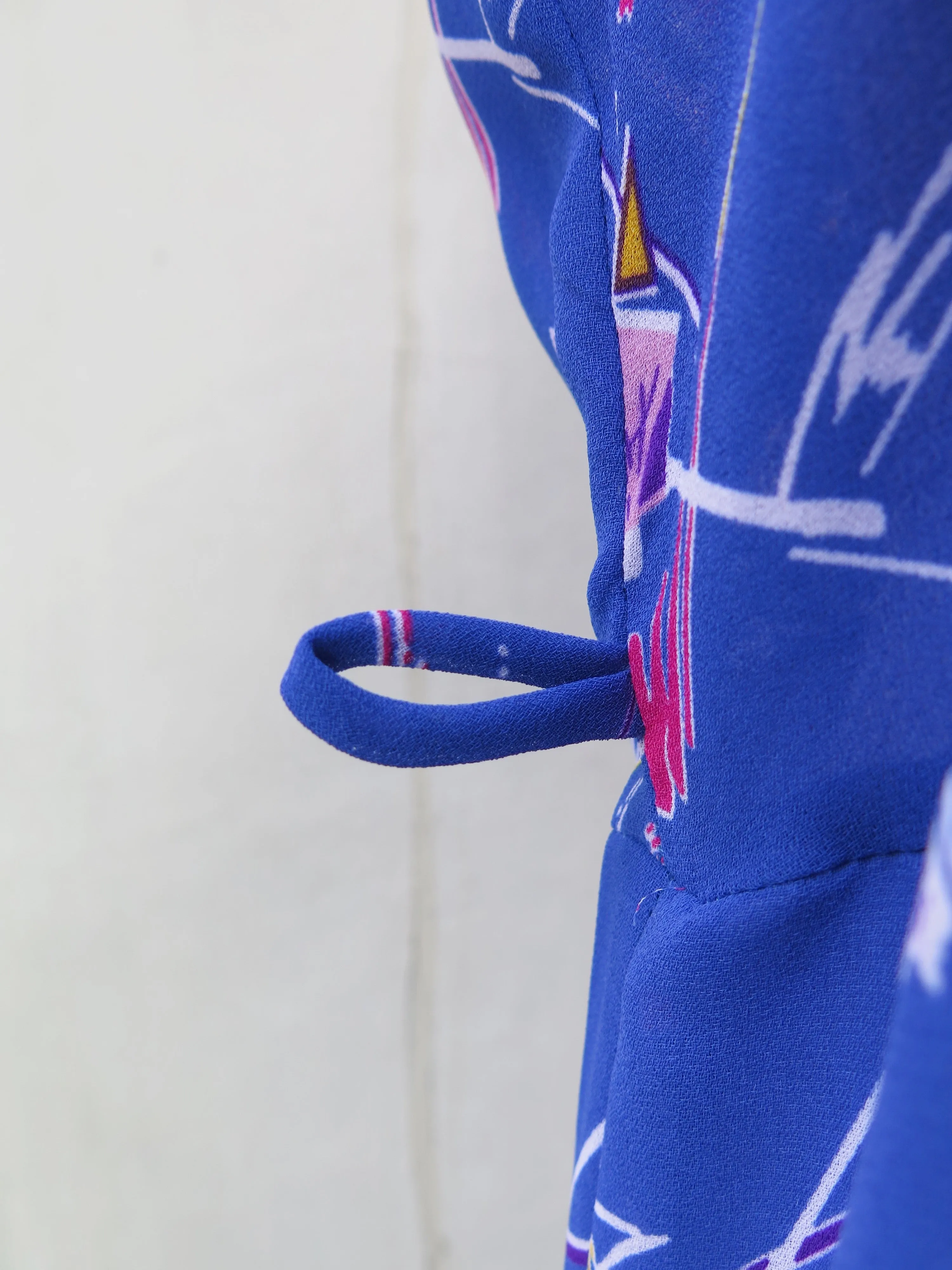 Iggy poppers | Vintage 1970s 1980d Blue abstract pop art funky print Long sleeve cobalt blue dress