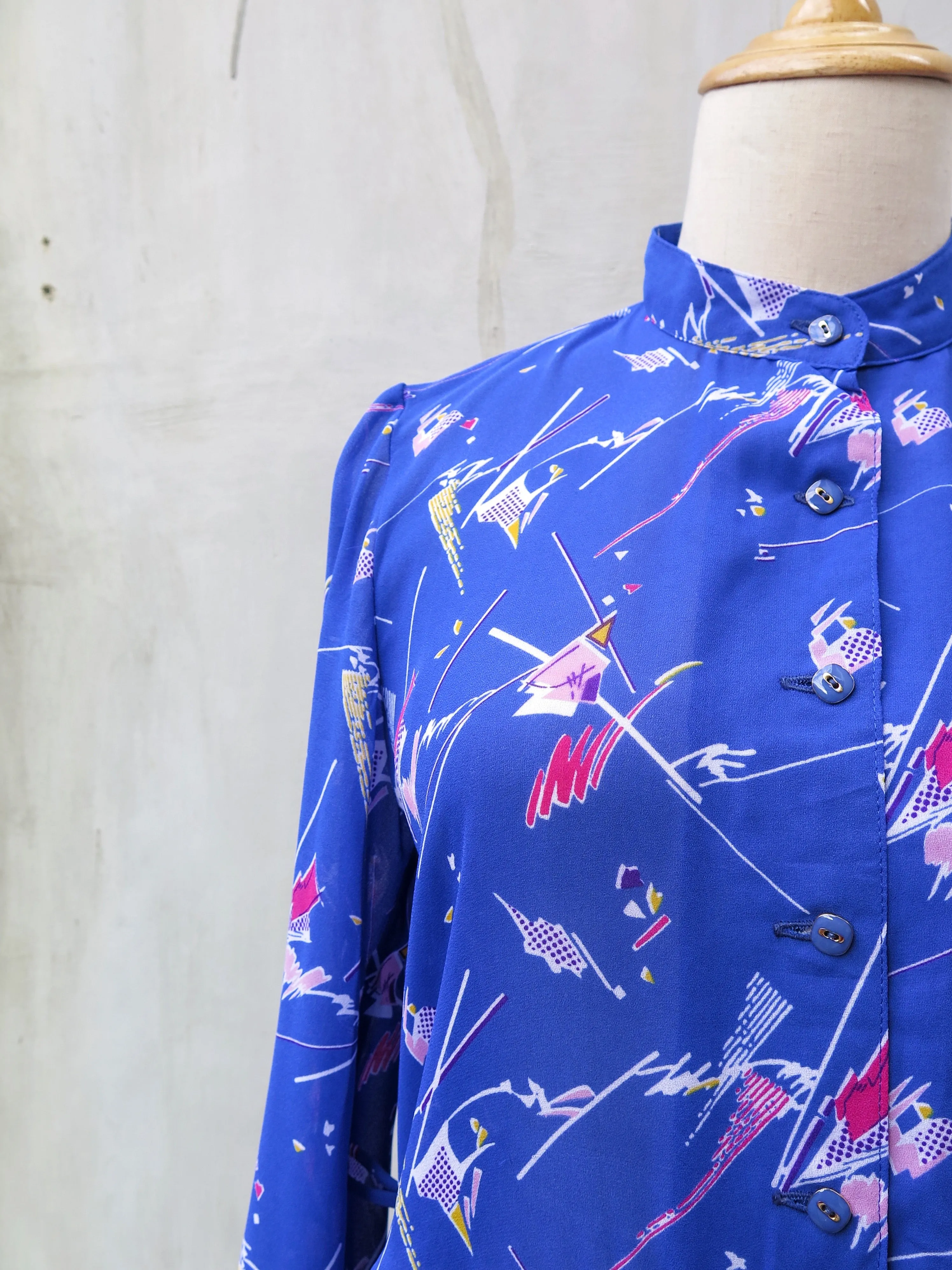 Iggy poppers | Vintage 1970s 1980d Blue abstract pop art funky print Long sleeve cobalt blue dress