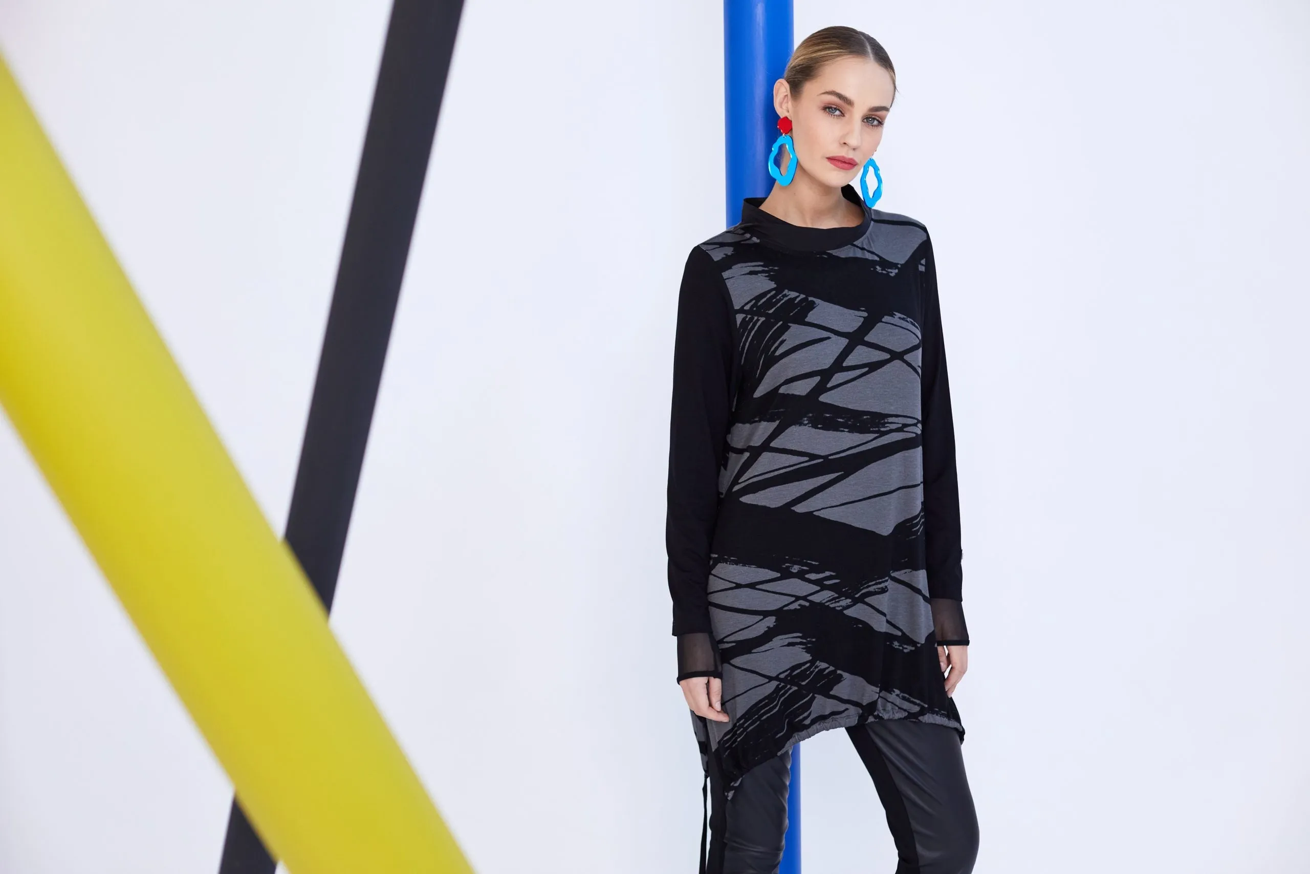 Naya Tunic in grey and black print