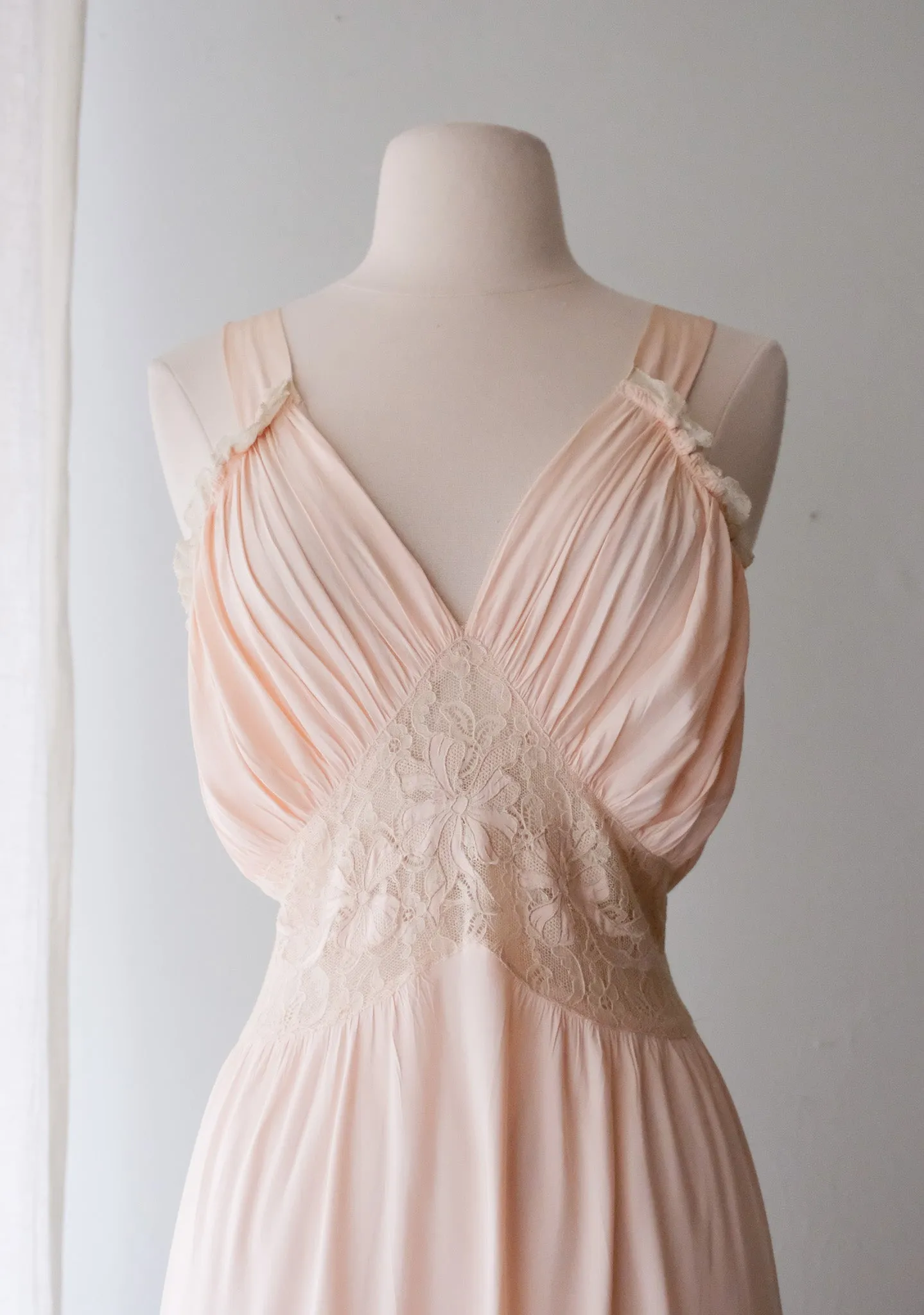 Sensuous 1940's Nude Pink Rayon & Lace Slip Dress/ Sz M