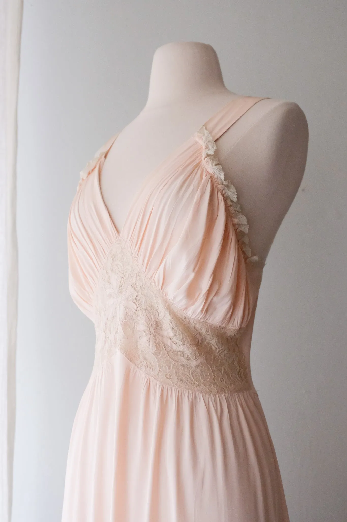 Sensuous 1940's Nude Pink Rayon & Lace Slip Dress/ Sz M
