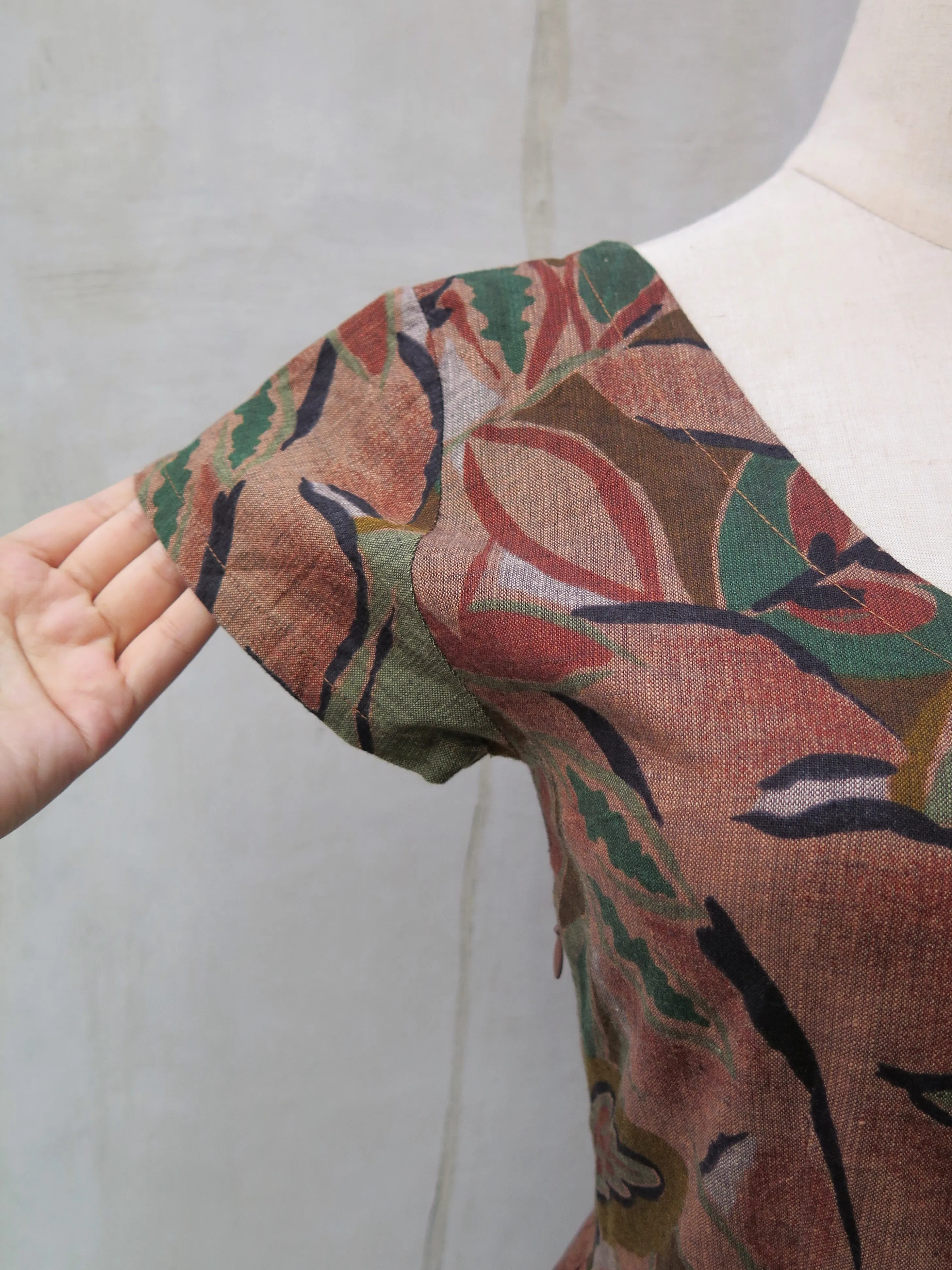 Wild Things | Vintage 1950s 1960s scoop neck Leaf and Floral print Fit-and-flare Dress